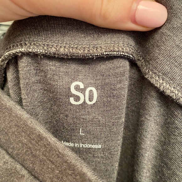 SO grey pencil skirt with ruching size large - Picture 3 of 4